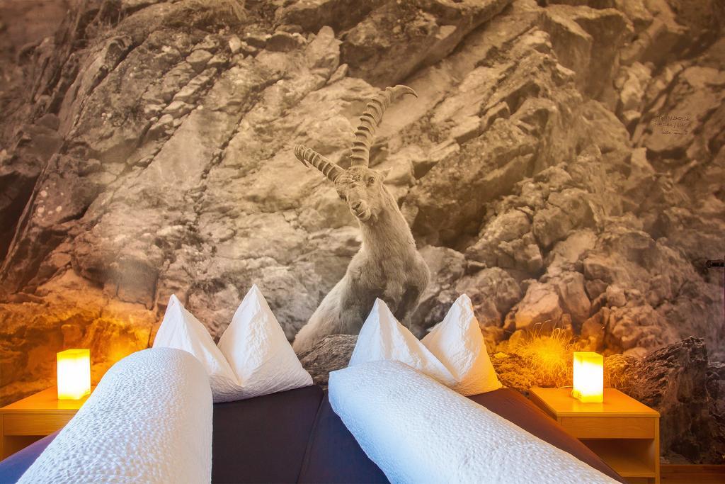 Hotel Raetia Ilanz/Glion ภายนอก รูปภาพ