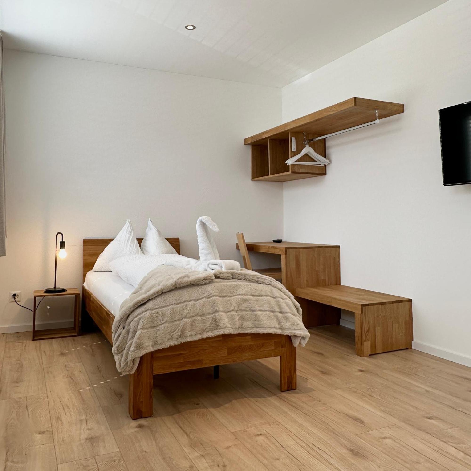 Hotel Raetia Ilanz/Glion ภายนอก รูปภาพ