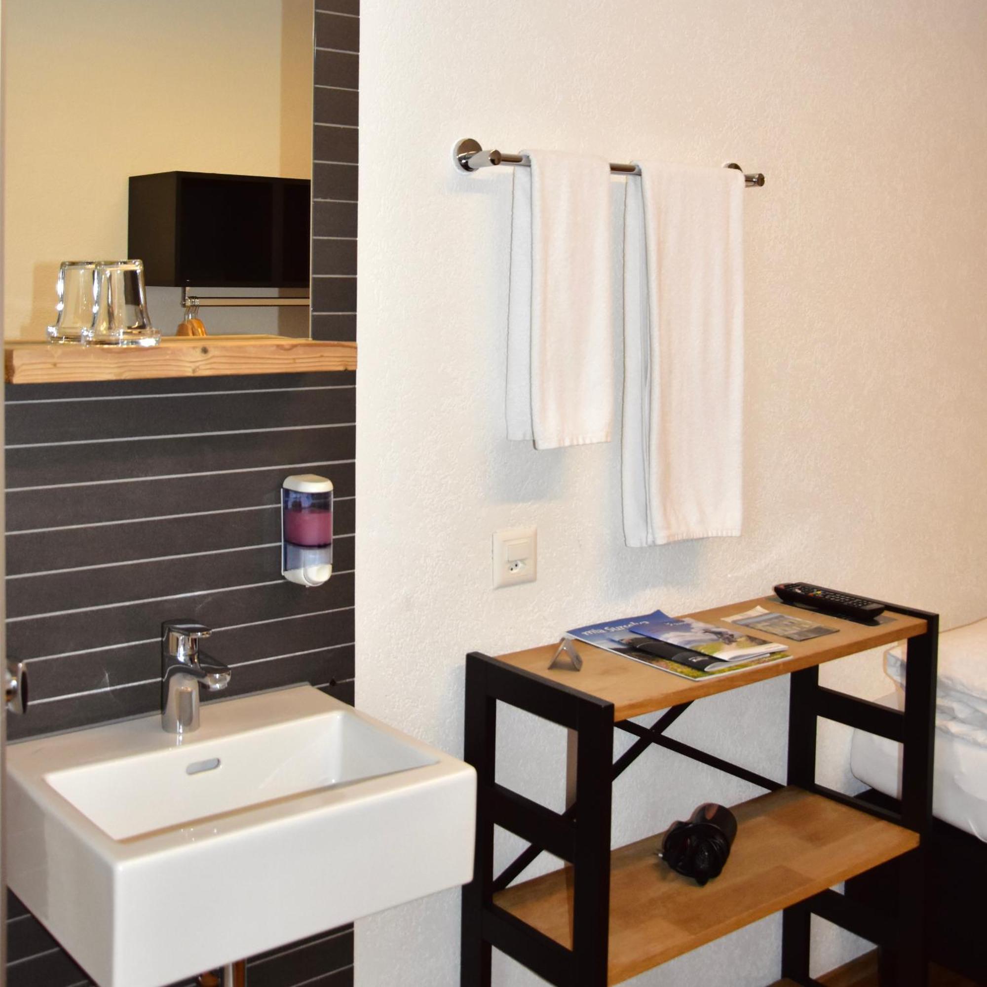 Hotel Raetia Ilanz/Glion ภายนอก รูปภาพ