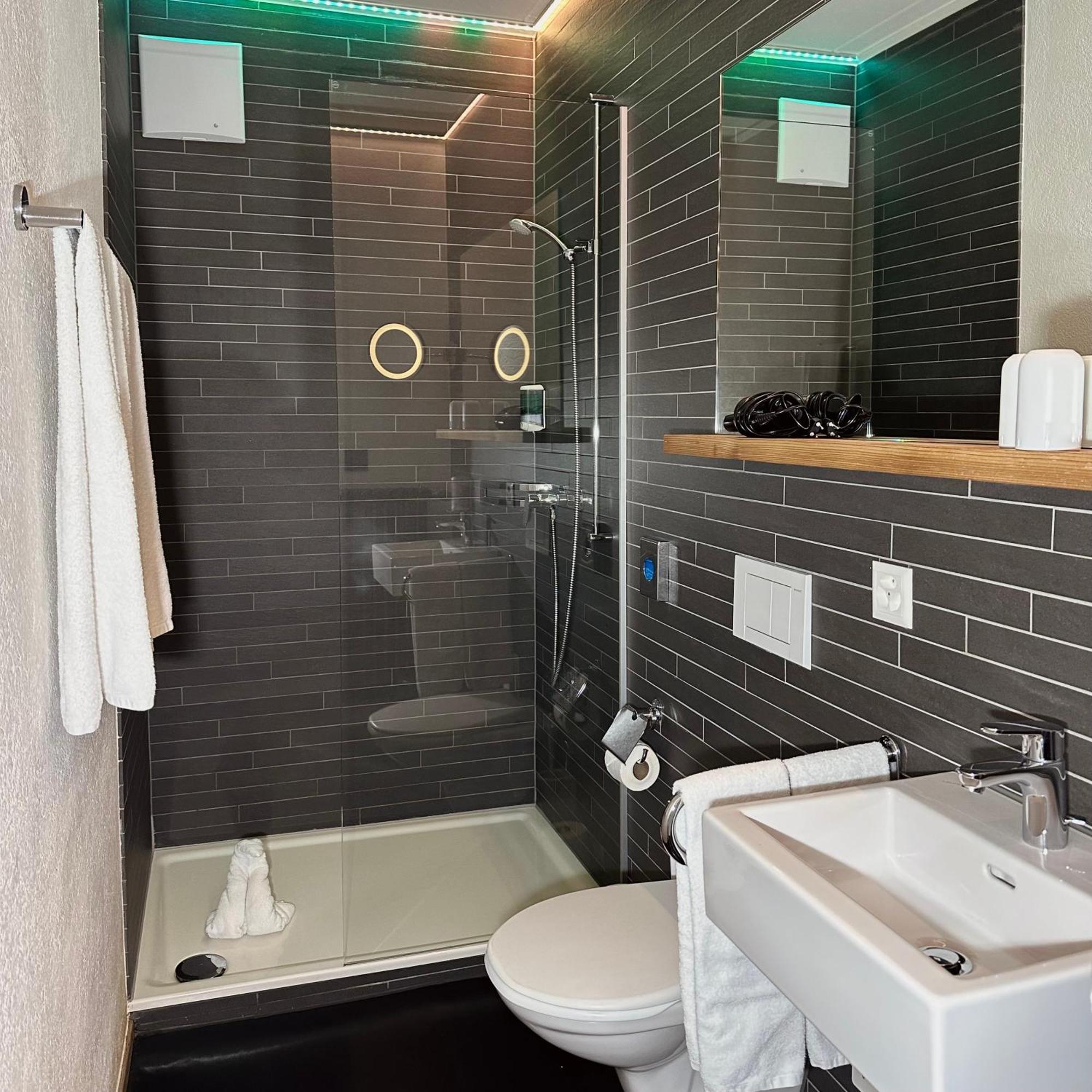 Hotel Raetia Ilanz/Glion ภายนอก รูปภาพ