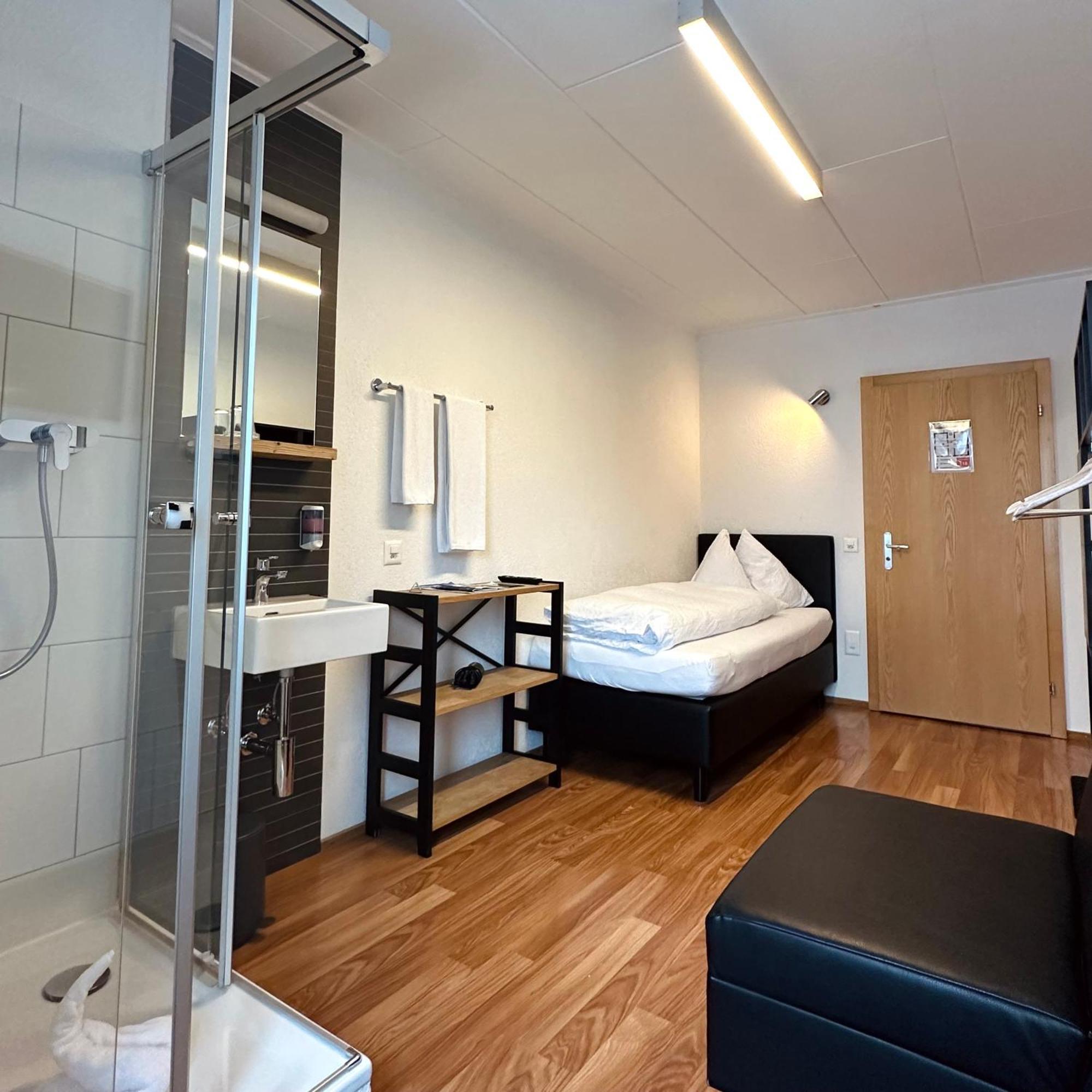 Hotel Raetia Ilanz/Glion ภายนอก รูปภาพ