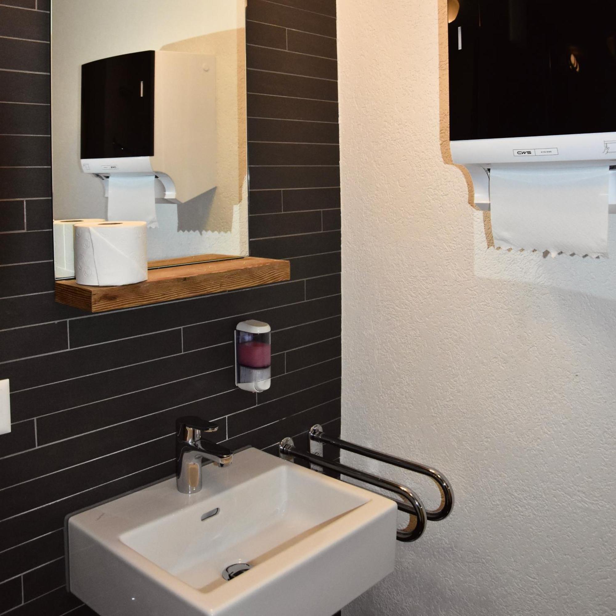 Hotel Raetia Ilanz/Glion ภายนอก รูปภาพ
